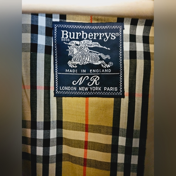 Burberry (Vintage) Women's Trenchcoat - Picture 8 of 15